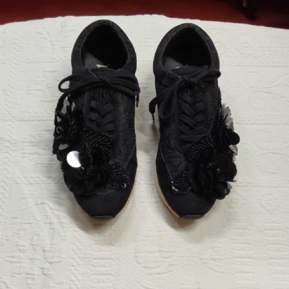 Women's Black Floral Embellished Lace-Up Sneakers